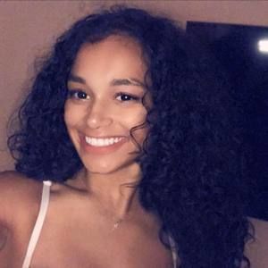 Meet your Posher, Cierra